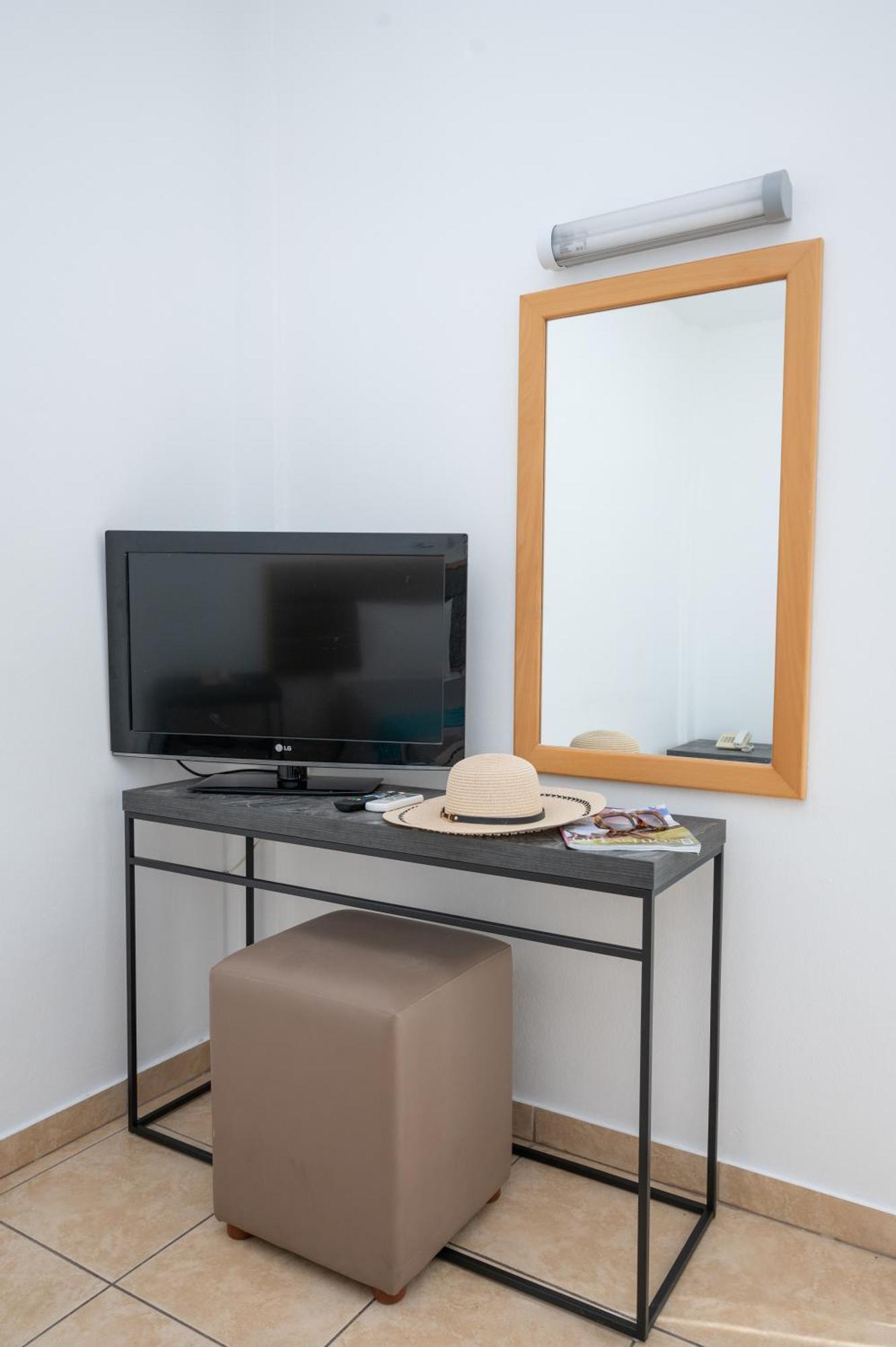 New Famagusta Hotel & Suites ไอยานาปา ภายนอก รูปภาพ