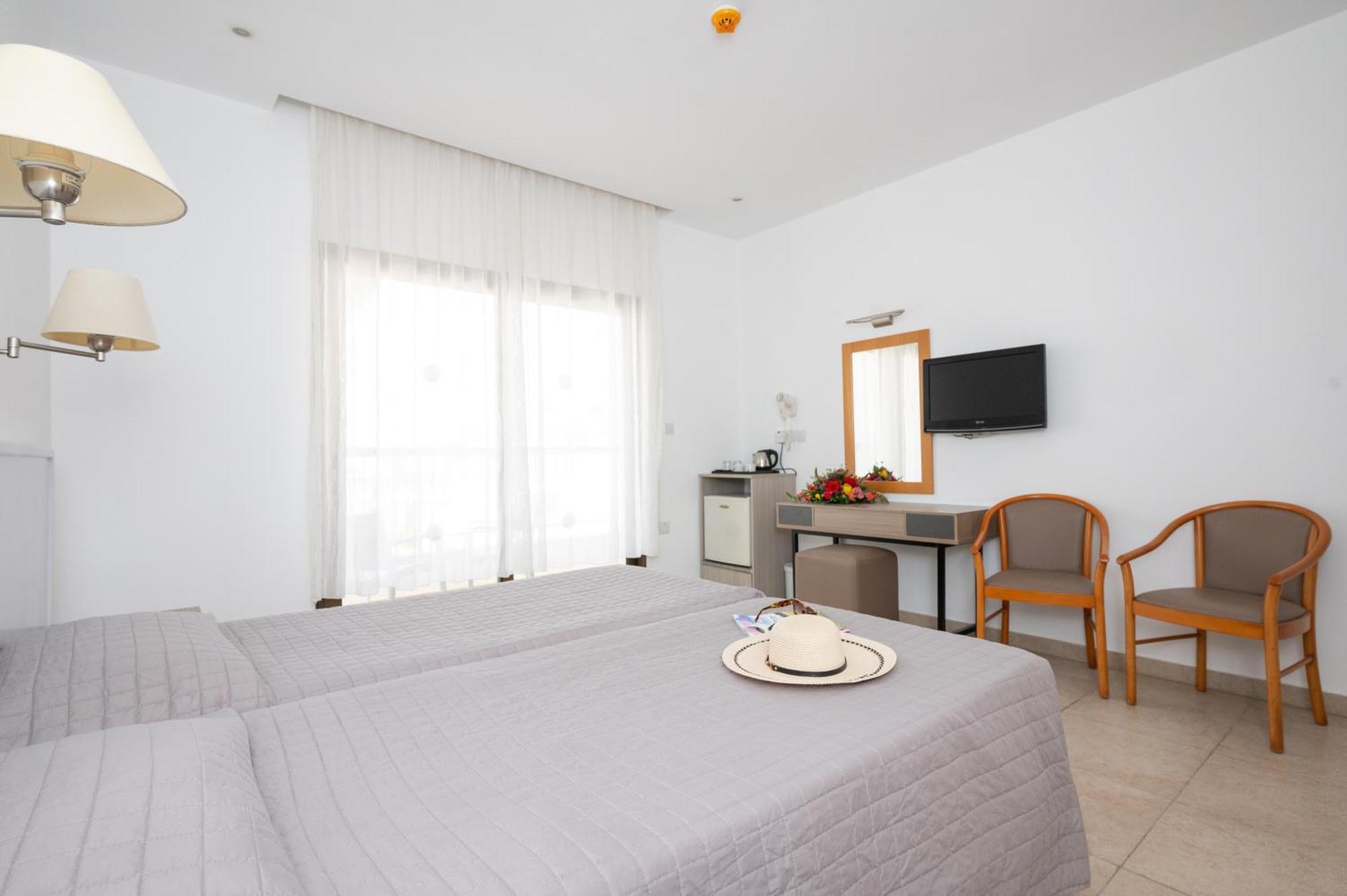 New Famagusta Hotel & Suites ไอยานาปา ภายนอก รูปภาพ