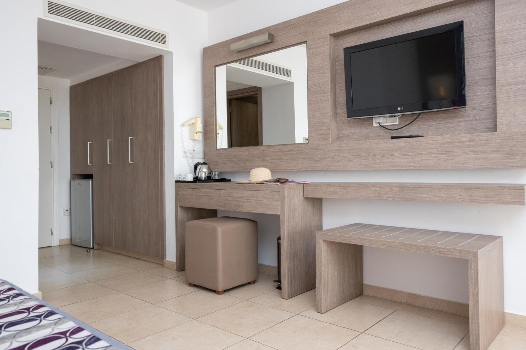 New Famagusta Hotel & Suites ไอยานาปา ภายนอก รูปภาพ